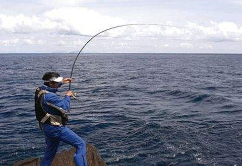 冬季水庫釣魚技巧，看位置知魚性測水溫
