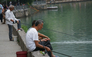 詳談提高中老年釣魚技巧的方法