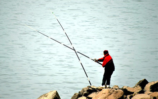 釣魚求遠求深，未必是制勝之道