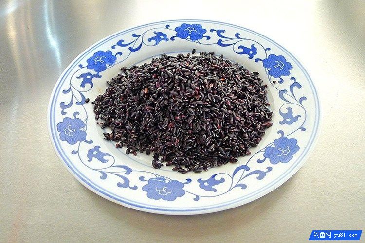 餌料里面加入十三香來釣魚 鯉魚瘋咬魚鉤
