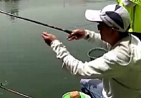 《垂釣對象魚視頻》化紹新釣魚學校教練耿勝利講解競技池釣大鯽魚技巧