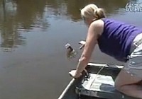 《釣友原創釣魚視頻》國外美女船釣鴨嘴魚