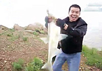《釣友原創釣魚視頻》 自然水域路亞9.6斤翹嘴魚
