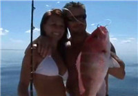 《海釣視頻》 火辣美女海釣連竿上魚