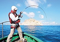 《海釣視頻》彪悍女釣友南油狂釣黃鰭金槍魚