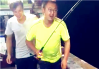 《路亞視頻》 男子海釣擒獲金槍魚