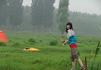 《路亞釣魚視頻》柔弱美女玩路亞盡顯激情對抗