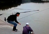 《水庫釣魚視頻》小鉤細線釣大魚