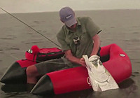 《水庫釣魚視頻》 男子水庫路亞專釣大魚