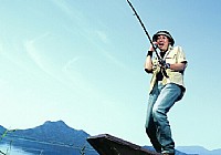 《釣魚視頻》國外牛人徒手釣魚超級震撼