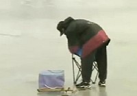 《程寧釣魚視頻》如何進行冰釣