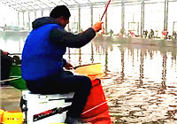 《陪著地瓜去釣魚》20151115 地瓜天津大棚黑坑釣鯽行