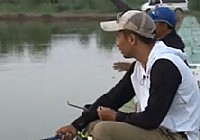 《其他名人釣魚視頻》王穩垂釣黑坑釣魚(二)