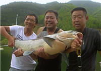 李大毛《游釣中國》第52集 安徽港口灣水庫筏釣擒獲大青魚