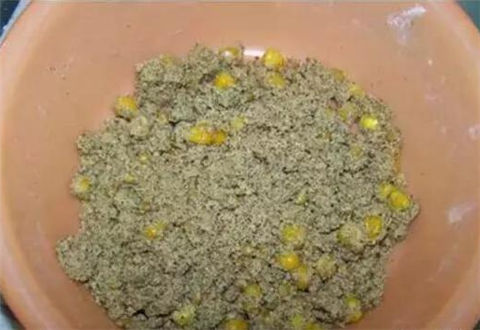 野釣高手自制餌料配制技巧，鯽魚鯉魚輕松入護