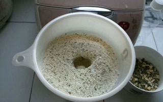 釣鯽魚佳餌的蠶豆粉制作與施釣技巧