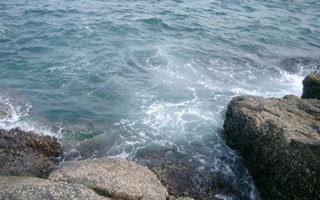 浮游磯釣時判斷水流的兩種方法