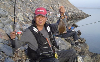 磯釣石鰈魚的釣組配置與垂釣技巧