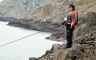 近岸浮游磯釣法的釣具裝備選擇