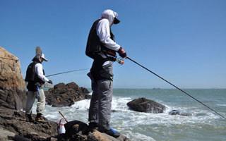 海釣入門之浮游磯釣的固定式與游動式釣組介紹