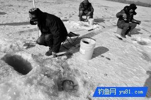零下十幾攝氏度的氣溫里，冰面上垂釣是什么感覺？