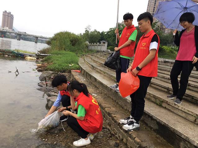 鱷魚圖片兇猛_鱷魚吃人的圖片_鱷魚圖片吃人表情包