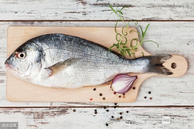 白鯽魚好吃還是黃金鯽魚_鯽魚白的好還是黃的好_黃金鯽魚和白鯽魚哪個口感好