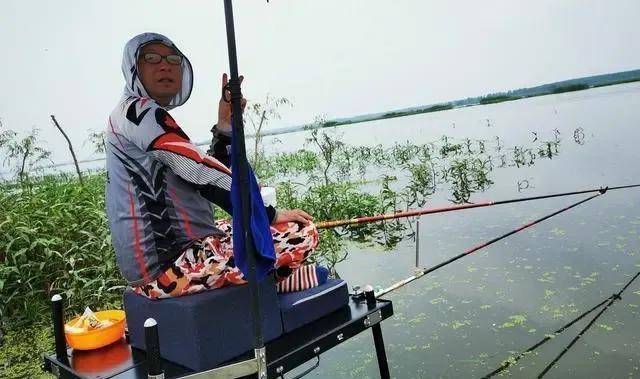 秋冬季釣鯽魚餌料套餐_秋冬釣鯽魚餌料搭配_秋冬季釣鯽魚餌料配方圖
