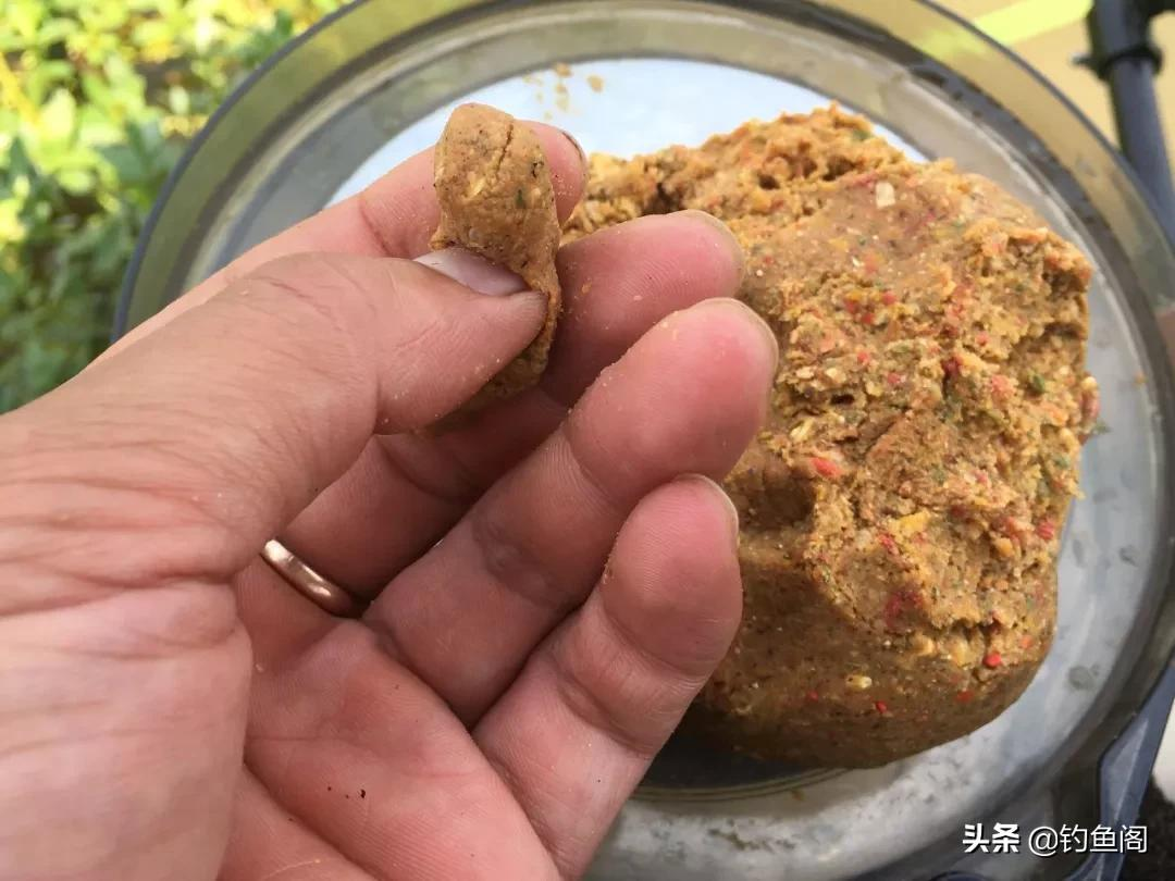 釣草魚用什么餌料效果好一點_用什么餌料釣草魚效果最好_釣草魚餌用什么最好