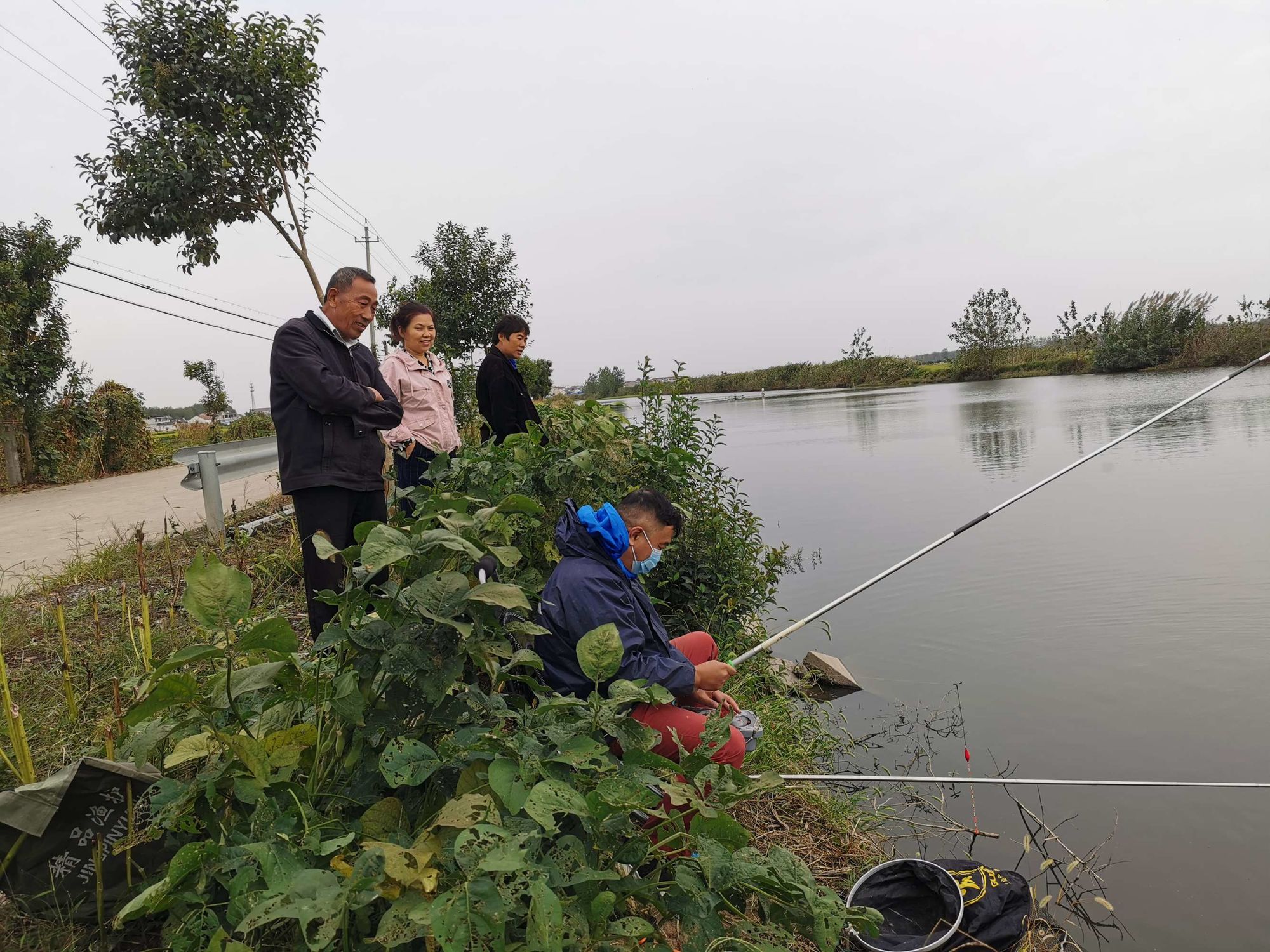 釣魚視頻鄧剛_鄧剛釣魚視頻盤老板_釣魚大師鄧鋼視頻
