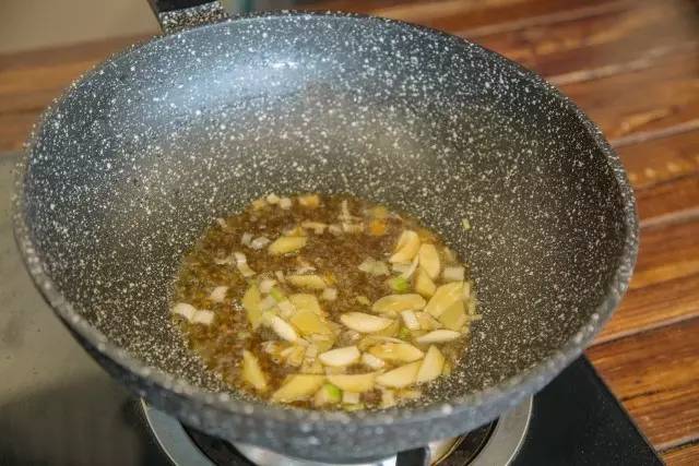 豆包鯽魚的做法，簡單下飯，好吃到哭！