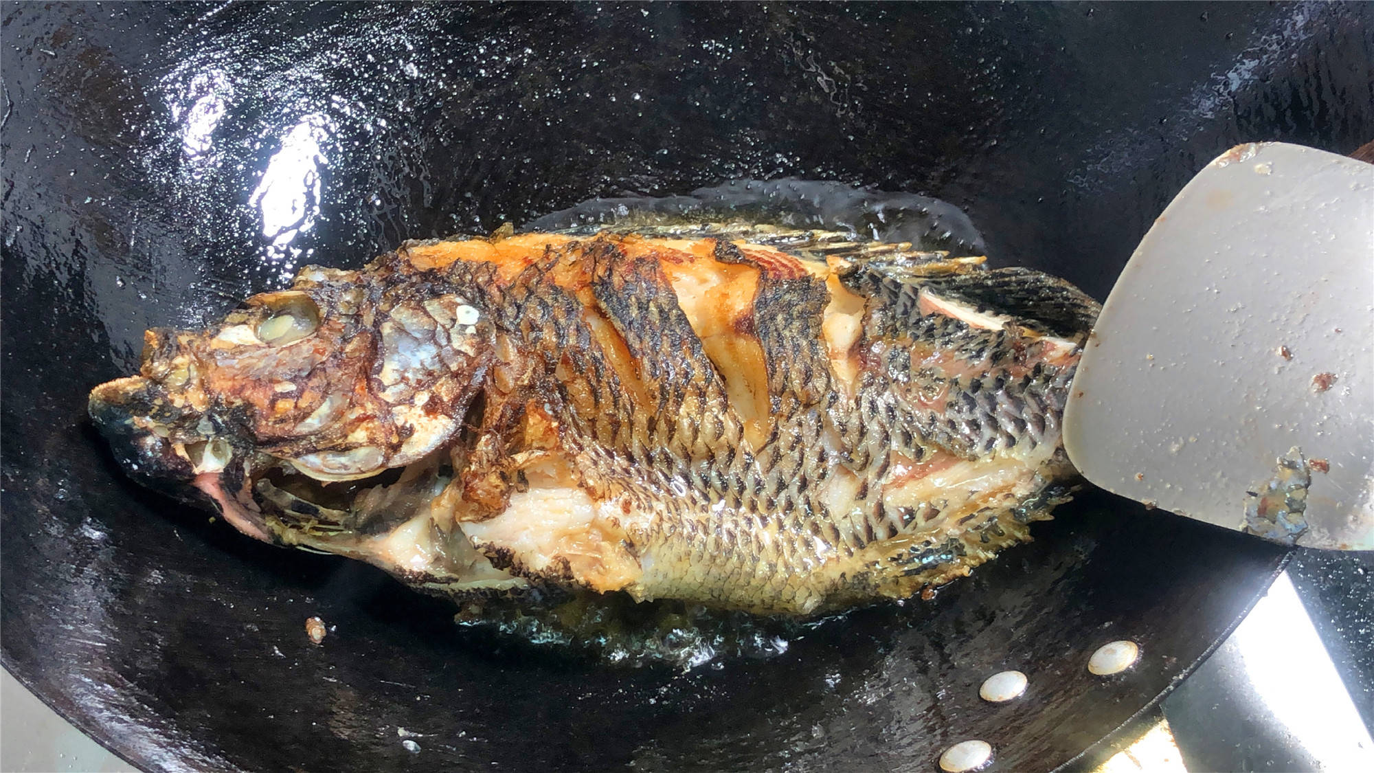怎樣做煎鯽魚_家常煎鯽魚的做法_家常鯽魚怎么煎