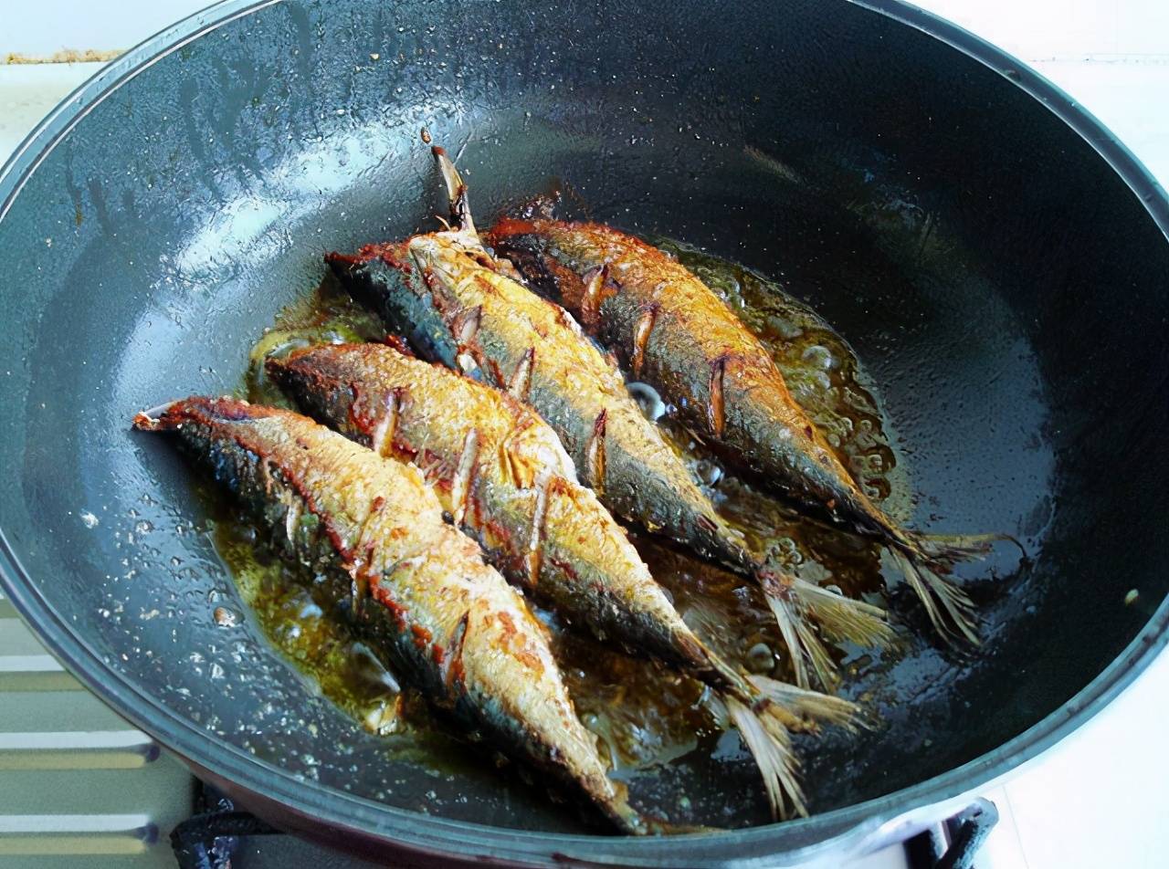 怎樣做煎鯽魚_家常鯽魚怎么煎_家常煎鯽魚的做法