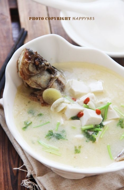 鯽魚豆腐湯的做法_豆腐鯽魚湯做法大全_豆腐鯽魚湯怎么做