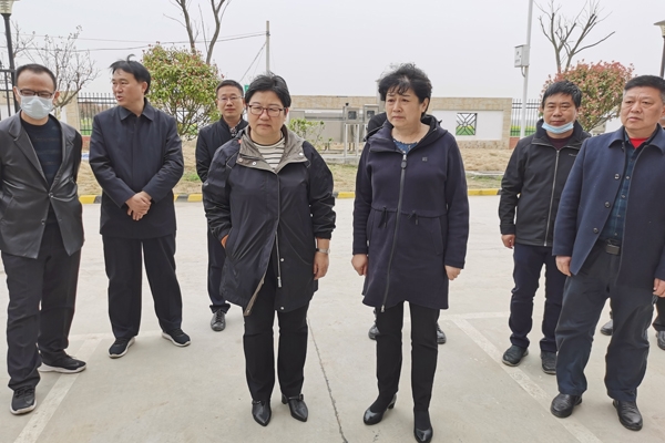 碼頭之家 碼頭之家管理團隊贈予劉賢學鄉賢“大愛譽滿桑梓”