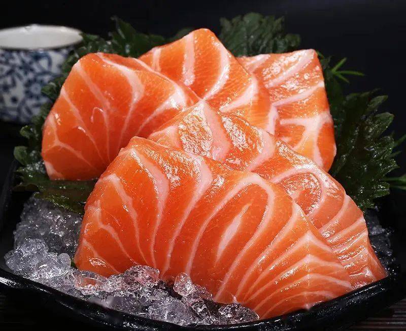 怎樣區分三文魚和虹鱒魚_如何分別三文魚和虹鱒魚_虹鱒魚和三文魚的區別