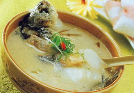 鯽魚湯里面可以放什么菜最好_鯽魚湯菜放里面好可以放幾天嗎_鯽魚湯燉菜好吃嗎