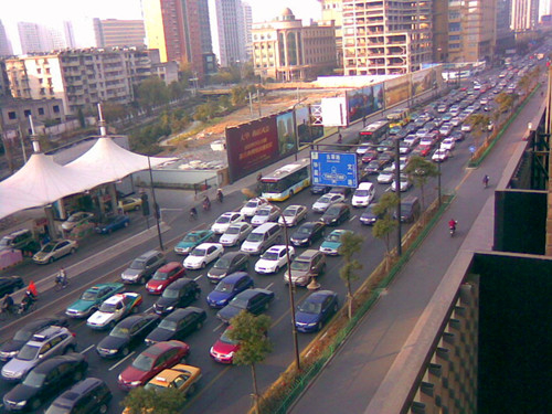 燈彩街與古墩路交叉口_古墩路燈彩街_燈彩街西延