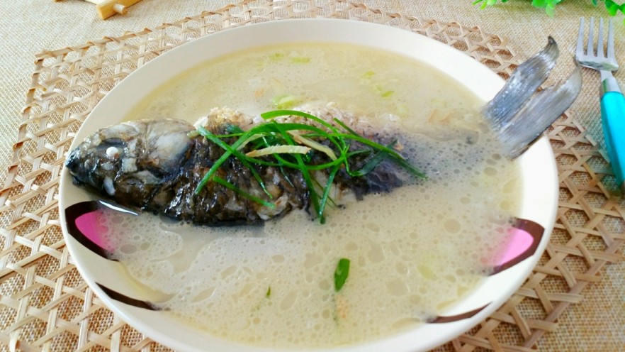 鯽魚湯功效作用與主治_鯽魚湯功效作用_鯽魚湯的功效與作用