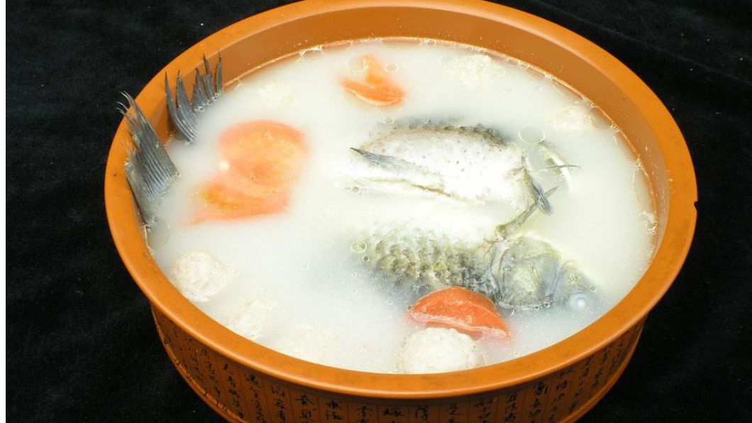鯽魚湯功效作用與主治_鯽魚湯功效作用_鯽魚湯的功效與作用