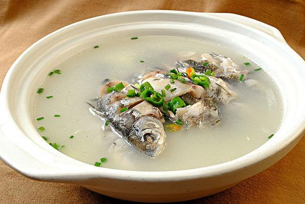 鯽魚湯的功效與作用_鯽魚湯功效作用烏魚功效_粉葛赤小豆煲鯽魚湯功效作用