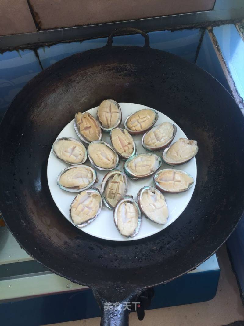 吃鮑魚主要吃它的哪里_吃鮑魚主要是吃它的哪個部位_吃鮑魚主要吃什么部位