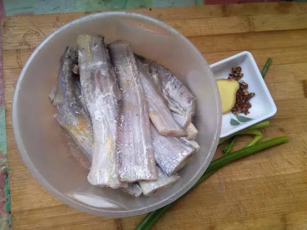 清理干凈的帶魚怎么存放_帶魚咋處理_帶魚怎么處理干凈