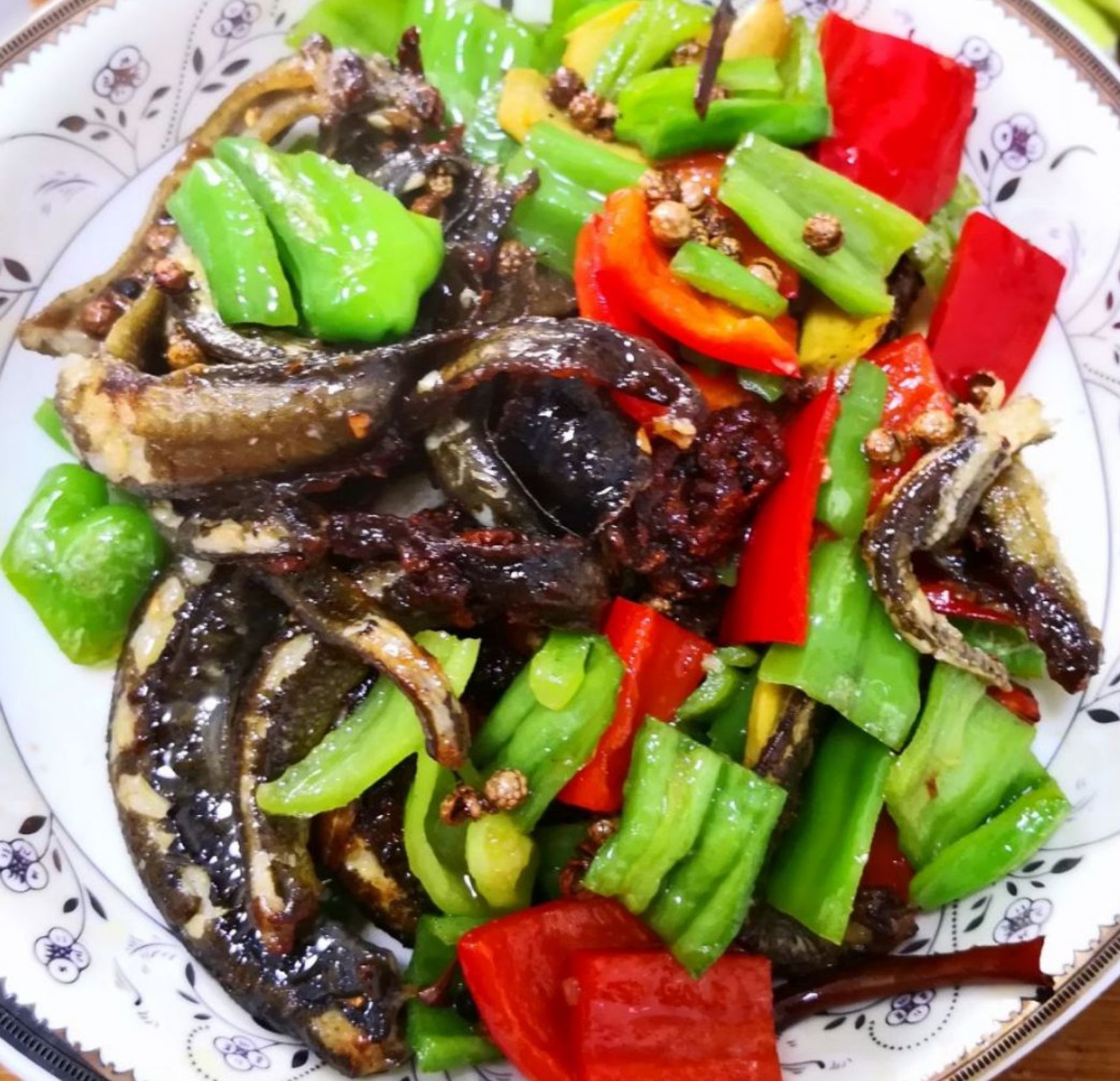 泥鰍食物吃什么食物_泥鰍吃什么好對身體_泥鰍吃什么食物