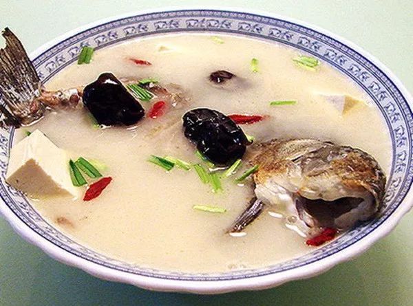 鯽魚湯苦是怎么回事？食醋放多制作食醋湯