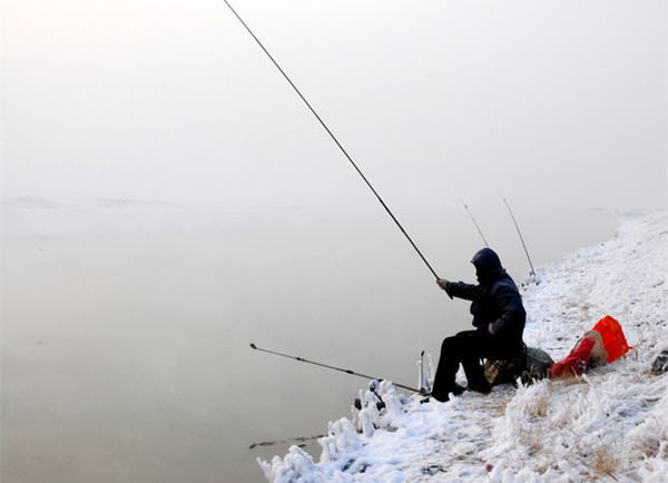 釣魚冬天什么時間最好釣_冬天釣魚_釣魚冬天釣深水還是釣淺水