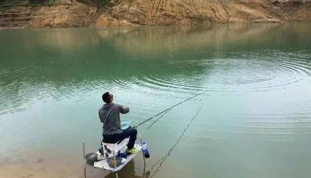 青魚怎么釣_釣青魚用什么餌料最好_釣青魚調漂的正確方法