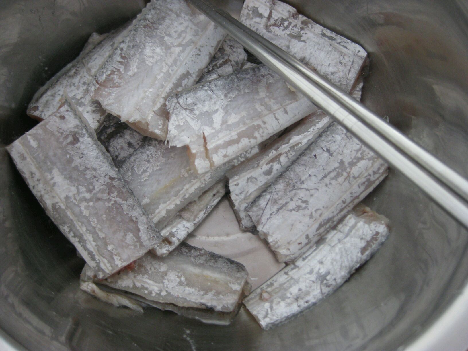 帶魚怎么處理干凈_清理干凈的帶魚怎么存放_干凈帶魚處理方法視頻
