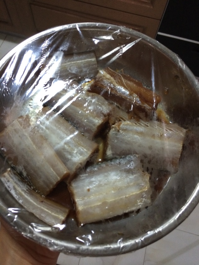 清理干凈的帶魚怎么存放_帶魚怎么處理干凈_干凈帶魚處理方法視頻