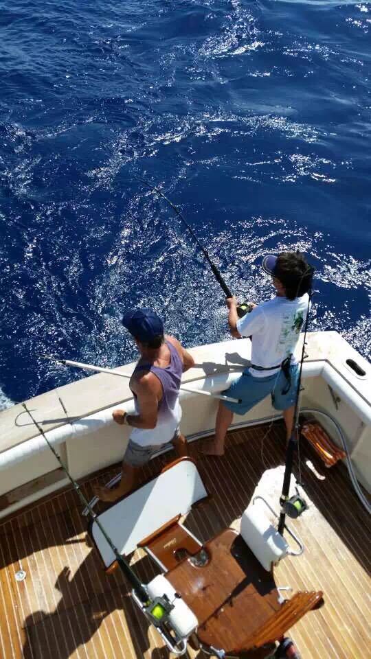 遙控船打窩船制作視頻_打窩遙控船怎么用釣魚_遙控釣魚打窩船